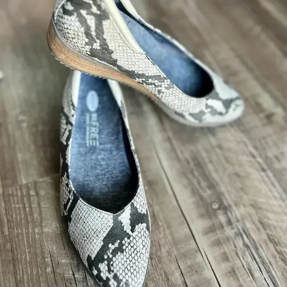 Skechers Go Free Slip-In Kendall Shoes, Faux Snakeskin Size 7.5 Women’s - Picture 3 of 7